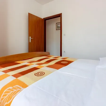 Apartment Max