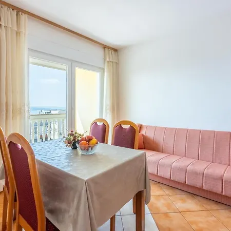 Max Apartment *