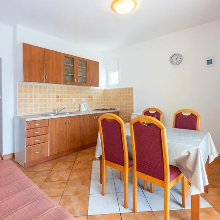 Apartment Max