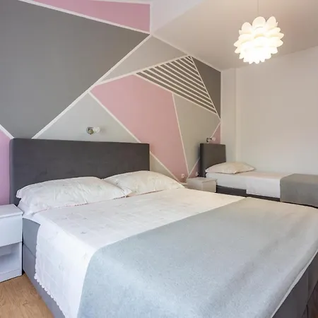 Max Apartment *