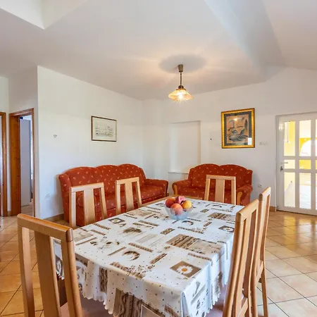 Max * 茨里克韦尼察