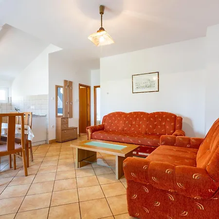 Max Apartment *