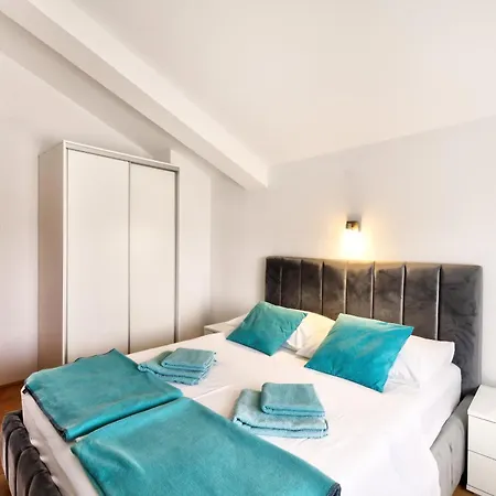 Apartment Max