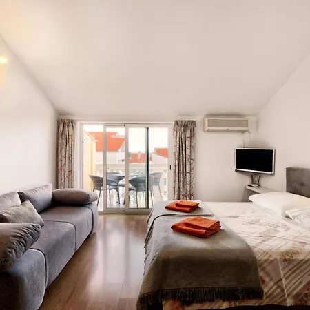 Max Apartment
