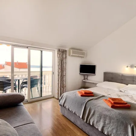 Apartment Max